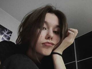 エロティックなビデオチャット KiraTwinkie