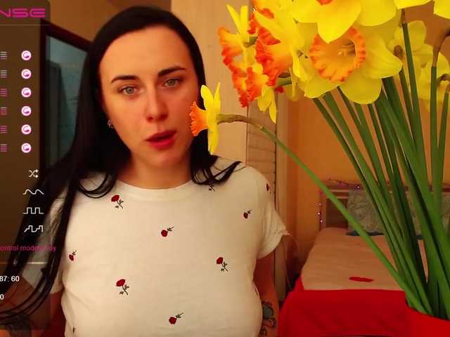 写真 -Yurievna- Welcome to my room) My name is Sveta) I love flowers and orgasms) I prefer level 26-33) lovense 2 tips , i see *****0 tip)