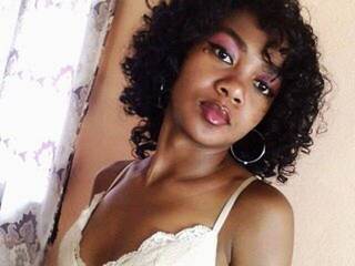 エロティックなビデオチャット kitty-bombe