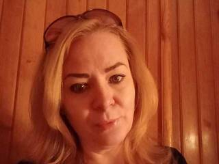 エロティックなビデオチャット KlorissDenvi