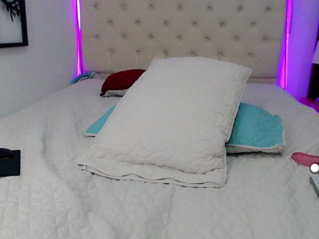 ブロードキャストスクリーンショット KylieMoore