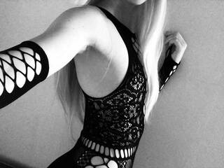 エロティックなビデオチャット laura11bone