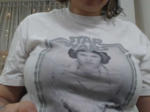 ブロードキャストスクリーンショット Leia-bennet