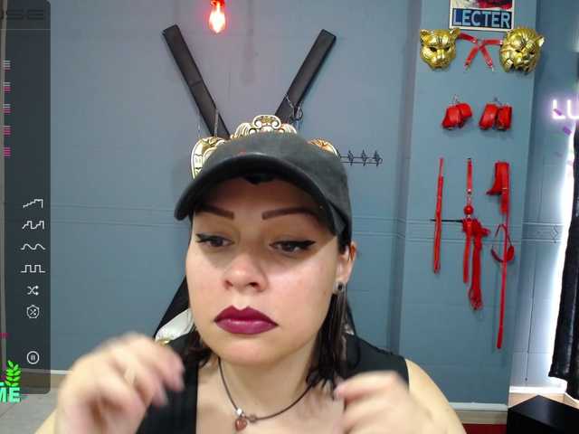 ブロードキャストスクリーンショット Leia-bennet