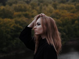 エロティックなビデオチャット ALYSSA_KASATKA