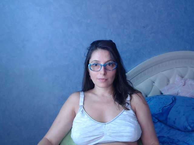 写真 LisaSweet23 hi boys welcome to my room to chat and for hot body to see naked in private))