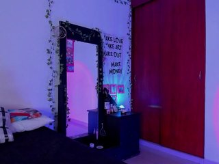 エロティックなビデオチャット littlekayla