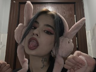エロティックなビデオチャット liya_monster