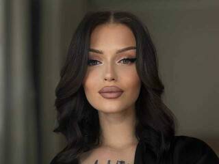 エロティックなビデオチャット LolaFever