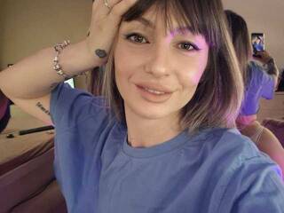 エロティックなビデオチャット LolaxCute