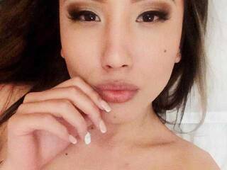 エロティックなビデオチャット Lora-flame