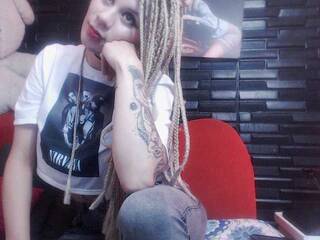 エロティックなビデオチャット lucier-evil