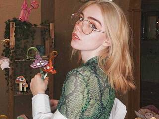 エロティックなビデオチャット LucyVirgin