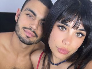エロティックなビデオチャット latinuycouple