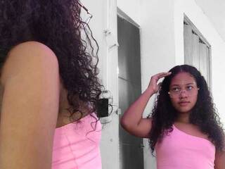 エロティックなビデオチャット Luna-horny-1