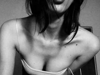 エロティックなビデオチャット MadameLia