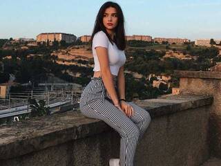 エロティックなビデオチャット MadeleynKill