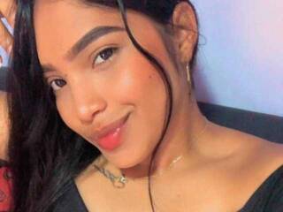 エロティックなビデオチャット madelynefox