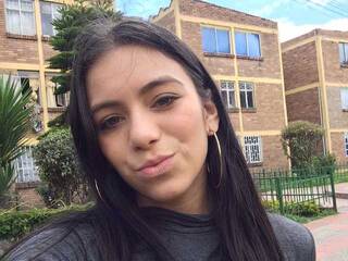 エロティックなビデオチャット Mafer7Moans