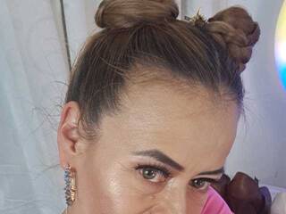 エロティックなビデオチャット MAGHENTA