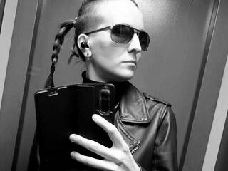 エロティックなビデオチャット Magretta_Dering