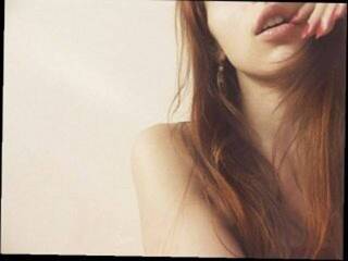 エロティックなビデオチャット Vredinakissx