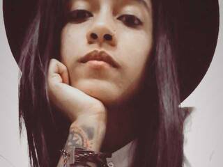 エロティックなビデオチャット MegaanBlack