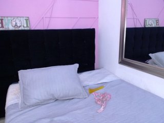 エロティックなビデオチャット melodykristin