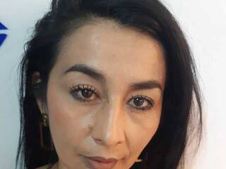 エロティックなビデオチャット mia-tits