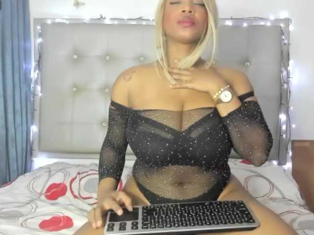 ブロードキャストスクリーンショット MiaBigBoobs