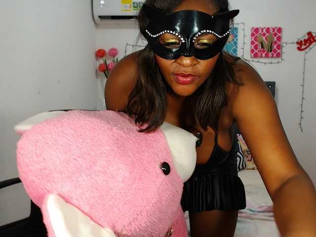 写真 miagracee Welcome to my room everybody! i am a #beautiful #ebony #girl. #ready to make u #cum as much as you can on #pvt. #sexy #mature #colombian #latina #bigass #bigboobs #anal. My #lovense is #on! #CAM2CAM #CUMSHOW GOAL
