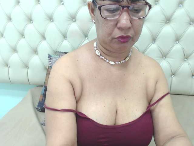 写真 MilfPleasure1 50 tits .. 100 open pussy im flexible .. 65 anal ... 200 naked and play with toy