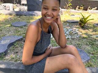 エロティックなビデオチャット MilkyBlondie2