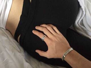 エロティックなビデオチャット Millye-dick