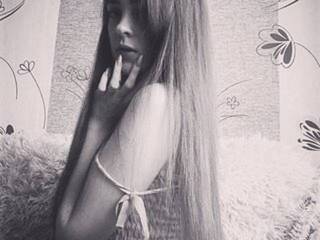 エロティックなビデオチャット MolliMow