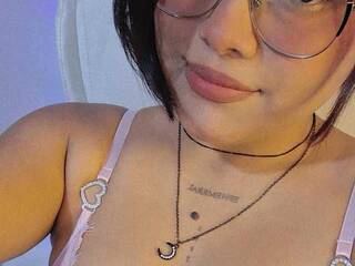 エロティックなビデオチャット MonieLodge