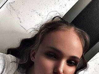 エロティックなビデオチャット MrsDiamond