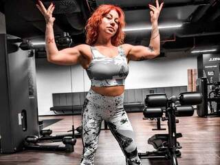 エロティックなビデオチャット MuscularMommy