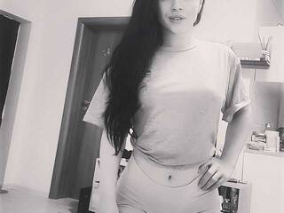 エロティックなビデオチャット myiadoll