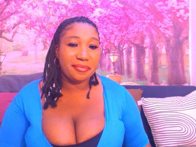 写真 mysticeboney #bbw,bigboobs,bigass,lovensepussy.ebonyqueen..100tkns