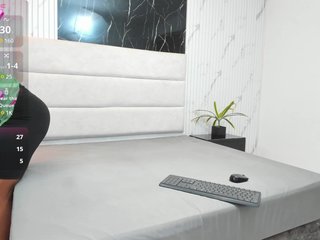 エロティックなビデオチャット Naomii-Cooper