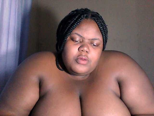 写真 NatashaBlack Hello. im a bbw #ebony #lovense #bigtittys, #bigass #hairy ass flash 20, boobs 15, naked 50, pussy 30. live show 100tkns for 5 mins, the rest in private