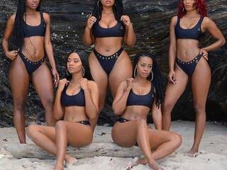 エロティックなビデオチャット Naughty-Ebony-Babes