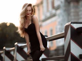 エロティックなビデオチャット NejnayLedi