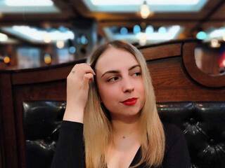 エロティックなビデオチャット NelleVanile