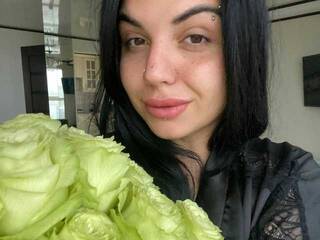 エロティックなビデオチャット Nemezziida