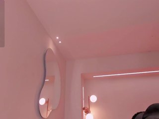 エロティックなビデオチャット NiaMiller