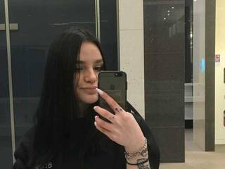 エロティックなビデオチャット Nika-nona