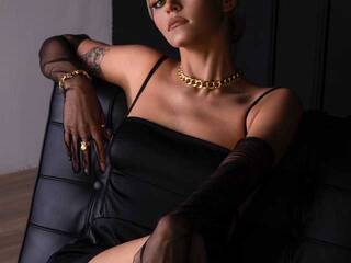 エロティックなビデオチャット NikaChase