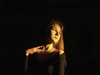 エロティックなビデオチャット Niktoria-Shy